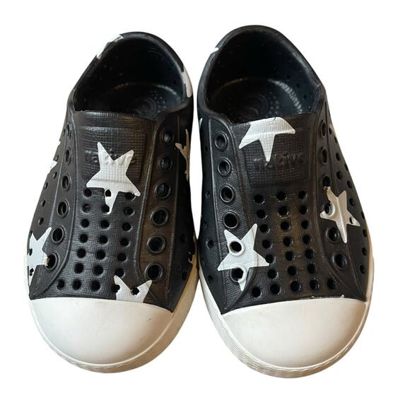 Native Black Star Shoes Size‎ 5 - Picture 1 of 8